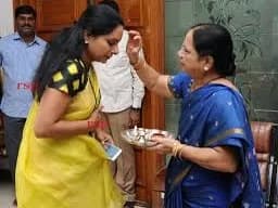 మళ్ళీ తండ్రి గూటికి కవిత ?