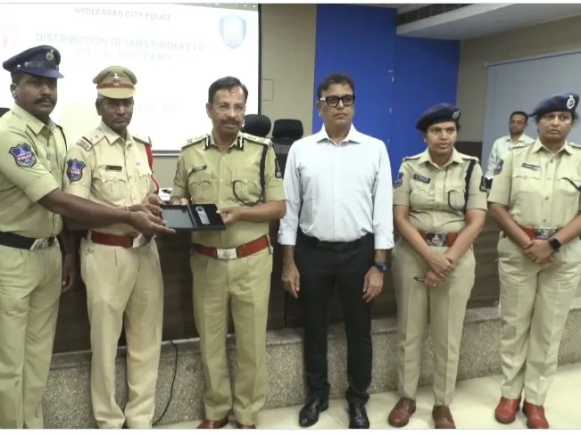 ట్రయల్ రూమ్స్లో రహస్య కెమెరాలకు చెక్! రంగంలోకి 'షీ నేత్ర' టీమ్స్!