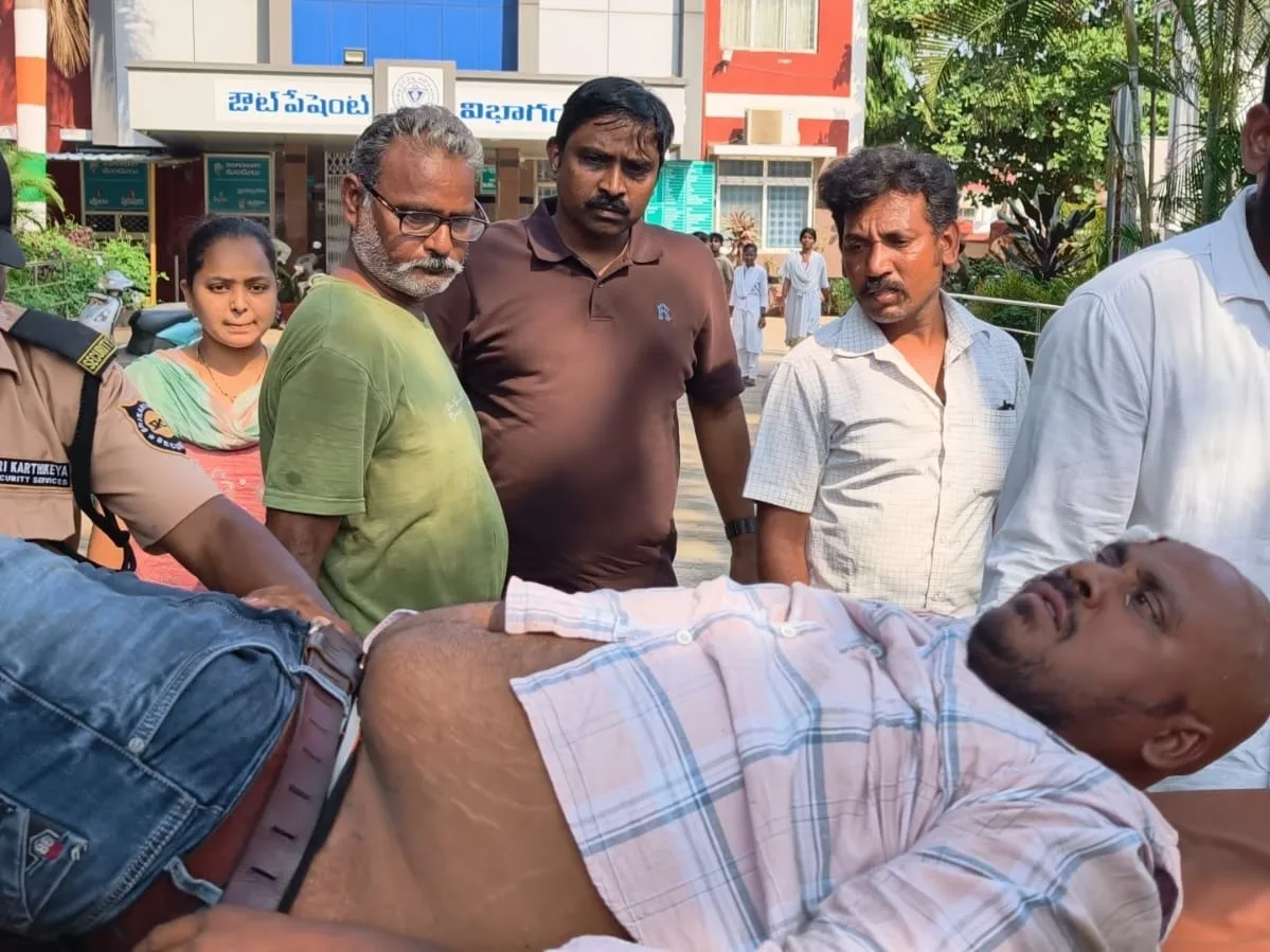 మానవత్వానికి నిలువెత్తు రూపం.. మన్యం కలెక్టర్ !!
