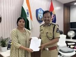 క్రిమినల్సే బాధితులమని కంప్లైంట్లు ః మంగ్లీ