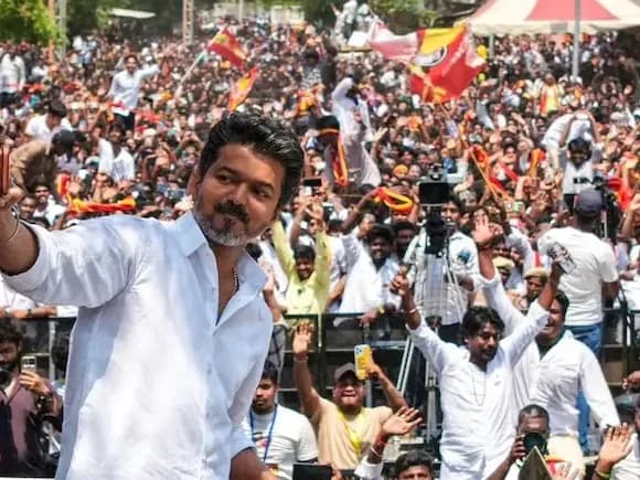 పోస్టల్ బ్యాలెట్ లో విజయ్ పార్టీకి ఆధిక్యం