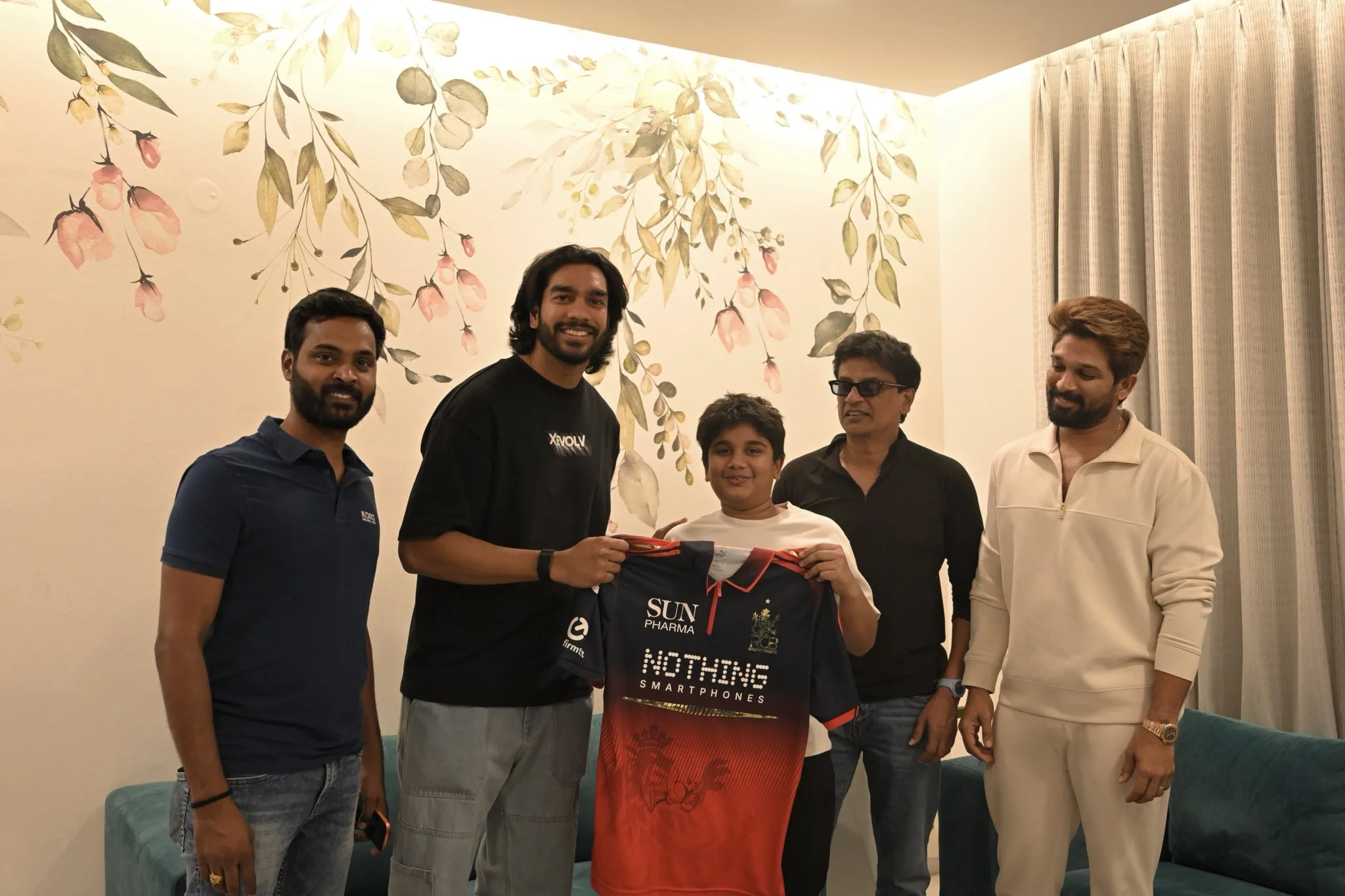 అల్లు అర్జున్ను కలిసిన క్రికెటర్..