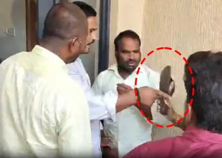 కలెక్టరేట్లో గవర్నమెంట్ ఎంప్లాయికి దేహశుద్ది
