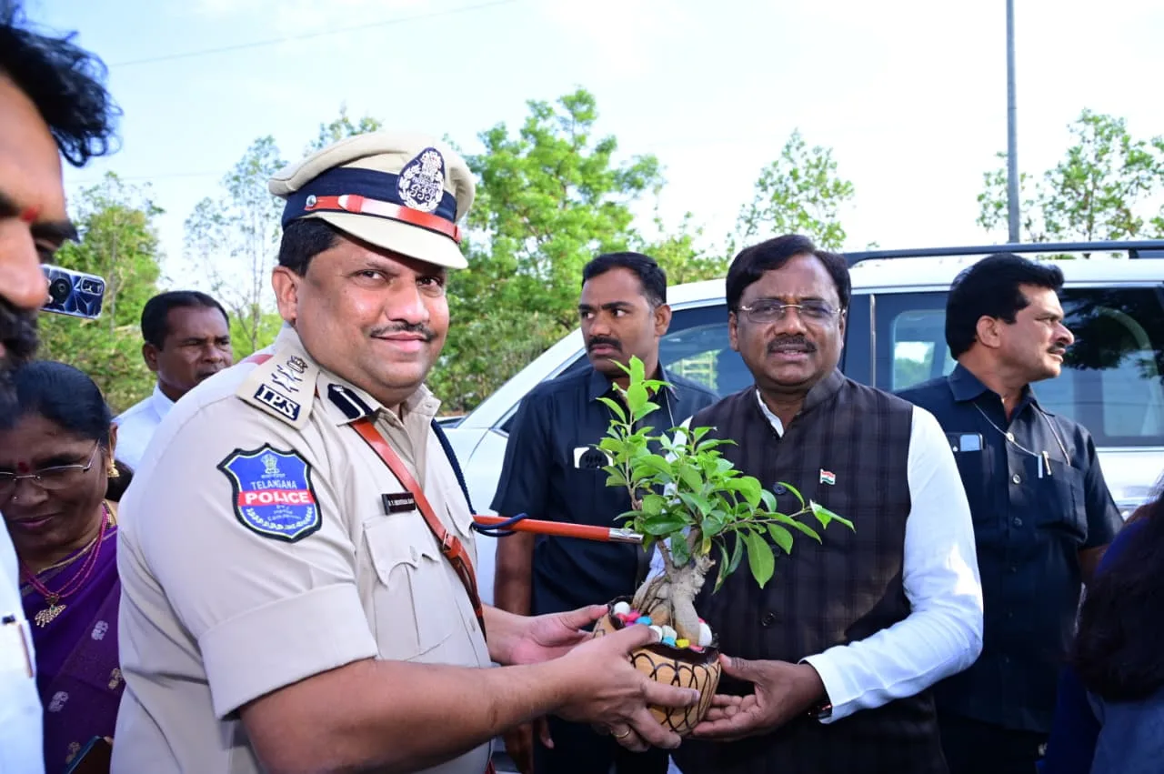 తెలంగాణ సమగ్రాభివృద్ధికి కట్టుబడి ఉన్నాం: మినిస్టర్ వివేక్