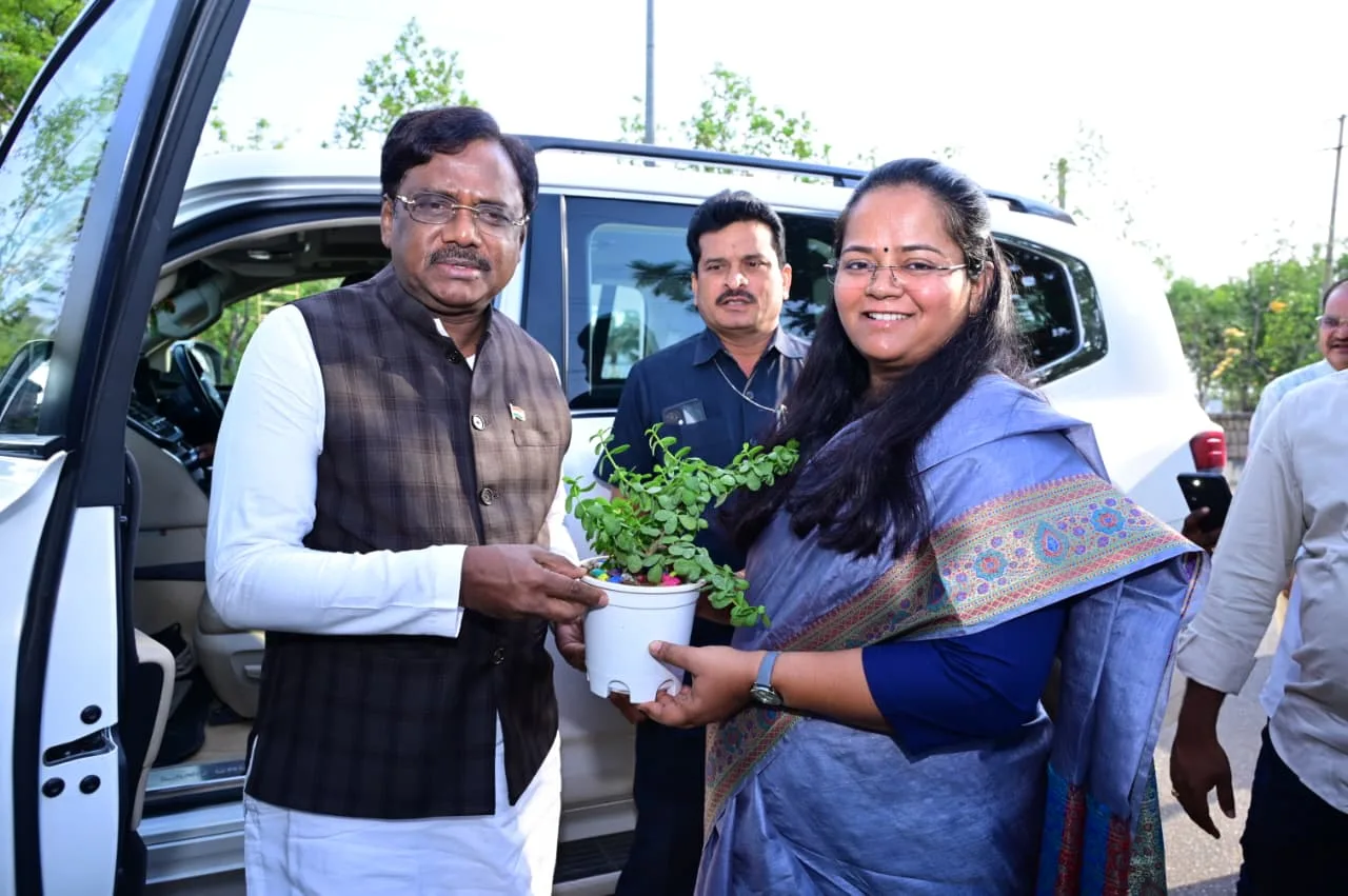తెలంగాణ సమగ్రాభివృద్ధికి కట్టుబడి ఉన్నాం: మినిస్టర్ వివేక్