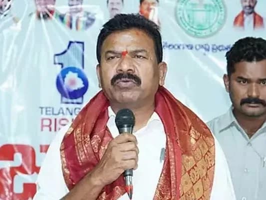 సెకండ్ ఫ్లోర్ నుంచి కిందపడ్డ లిఫ్ట్.. లిఫ్ట్లోనే MLA
