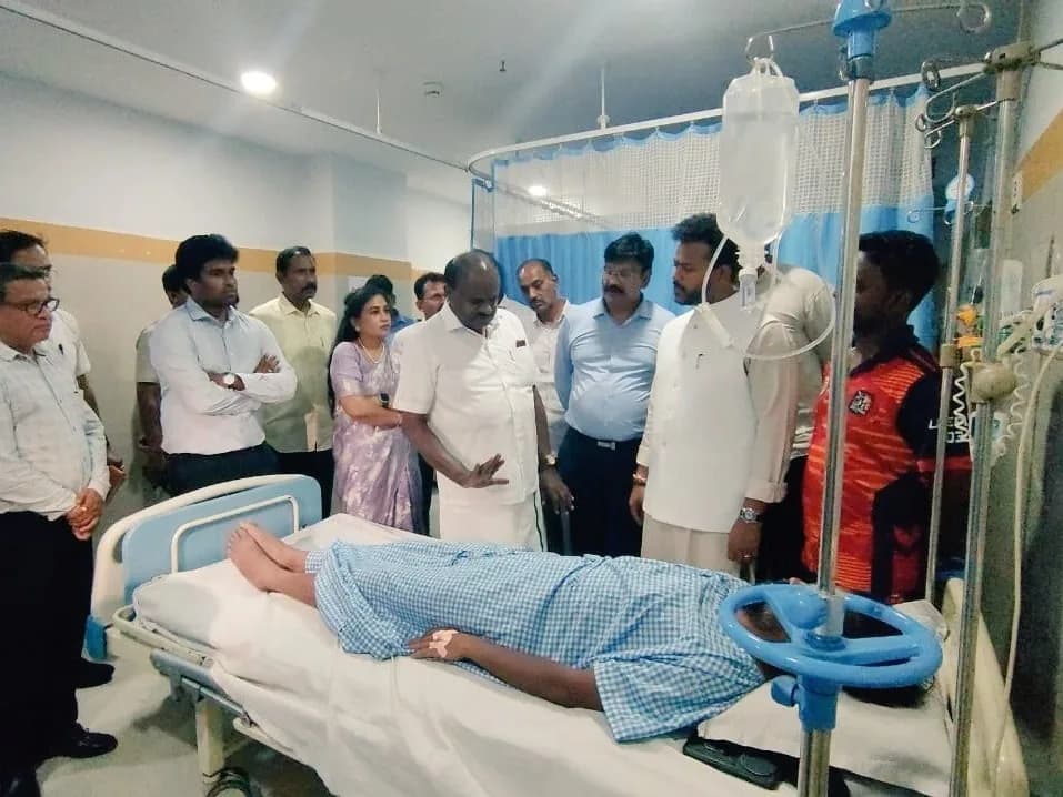 మృతుల కుటుంబాలకు రూ. 25 లక్షల పరిహారం