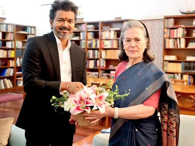 రాష్ట్రపతి ద్రౌపది ముర్ము, సోనియా గాంధీ లను కనిసిన CM విజయ్..