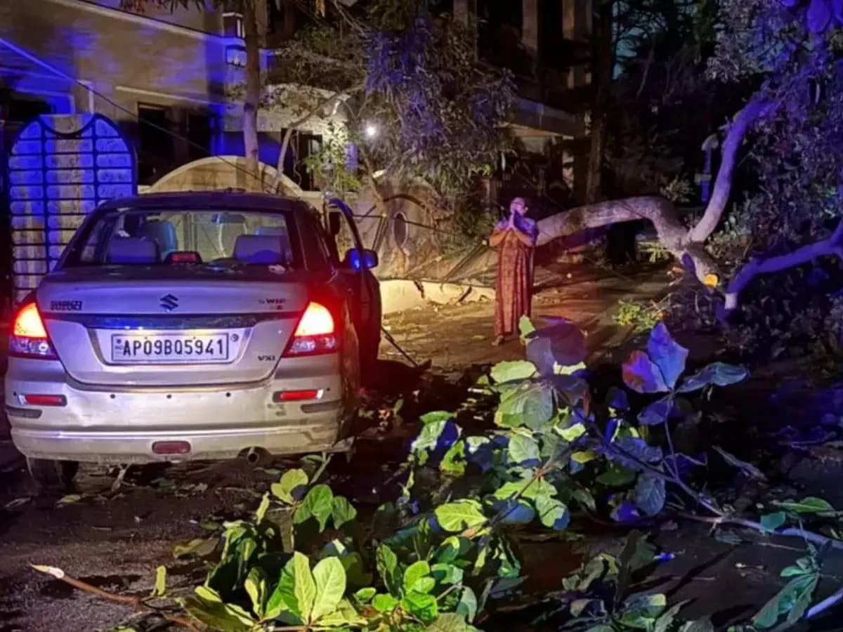కరెంట్ షాక్తో తండ్రీకూతురు స్పాట్డెడ్