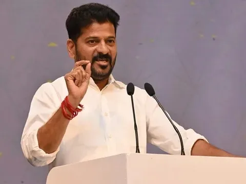 వర్షాలకి ఆఫీసర్స్ రోడ్లపైనే ఉండాలి: CM రేవంత్ రెడ్డి