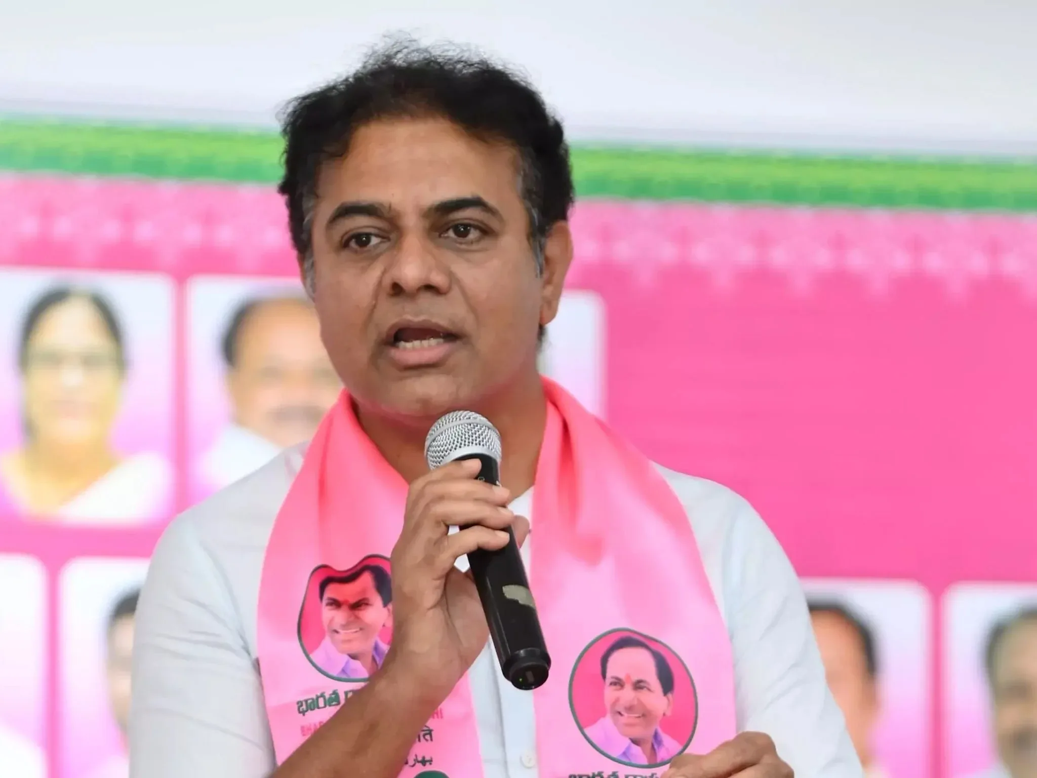మెట్రో రెండో దశను సాధించడంలో అట్టర్ఫ్లాప్: KTR