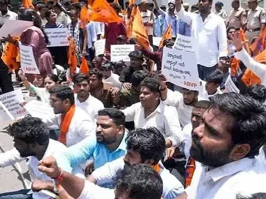 విద్యాశాఖ కమిషనరేట్ వద్ద ABVP ఆందోళన.. ఉద్రిక్తత