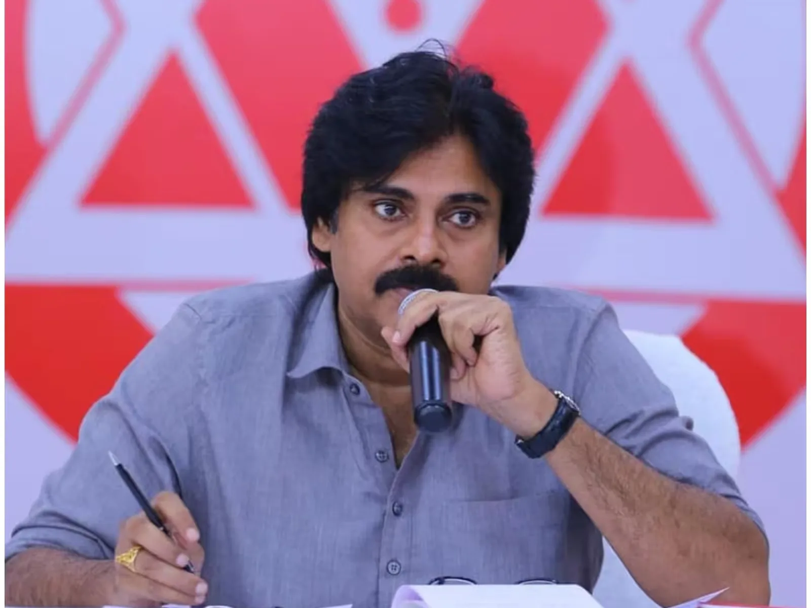 వీరాభిమాని కోసం వరంగల్కు రానున్న పవన్ కల్యాణ్