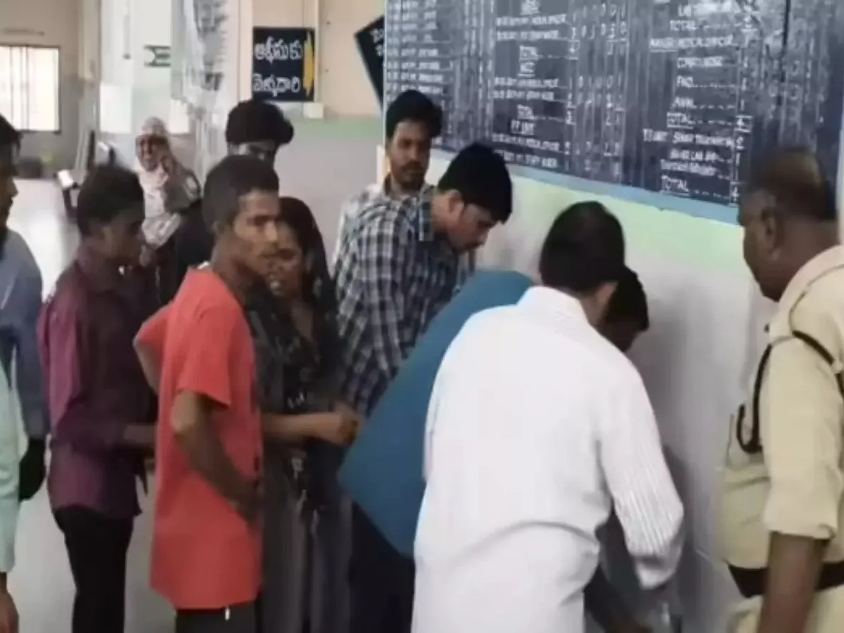 ప్రాణం తీసిన కుర్ కురే ప్యాకెట్లోని బొమ్మ