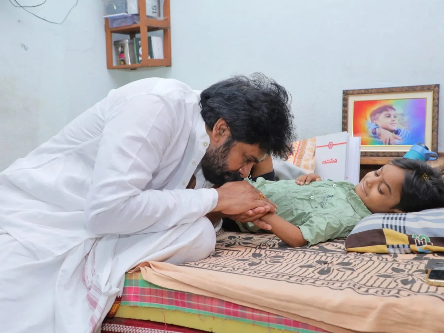 అభిమాని చిరుకోరిక తీర్చిన పవన్ కళ్యాణ్