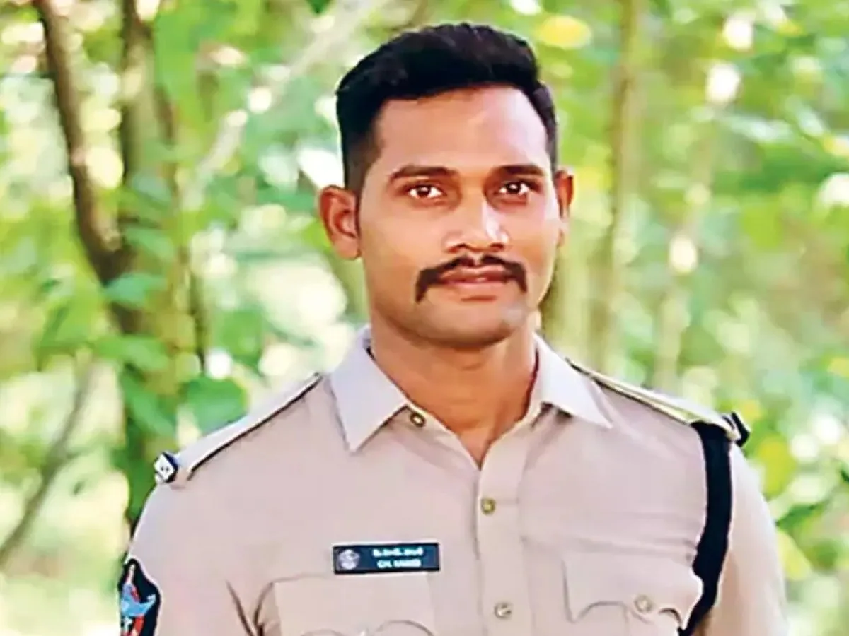 తండ్రికి ఫోన్ చేసి.. గోదావరిలో దూకిన కానిస్టేబుల్