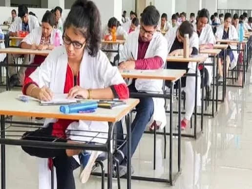 నీట్ రీ-టెస్ట్ ఎఫెక్ట్: 37 రోజుల్లో 12 మంది విద్యార్థుల ఆత్మహత్య!