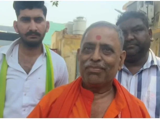 అయోధ్య దొంగల చేతిలో బందీ అయిందంటున్న మాజీ కరసేవక్ !