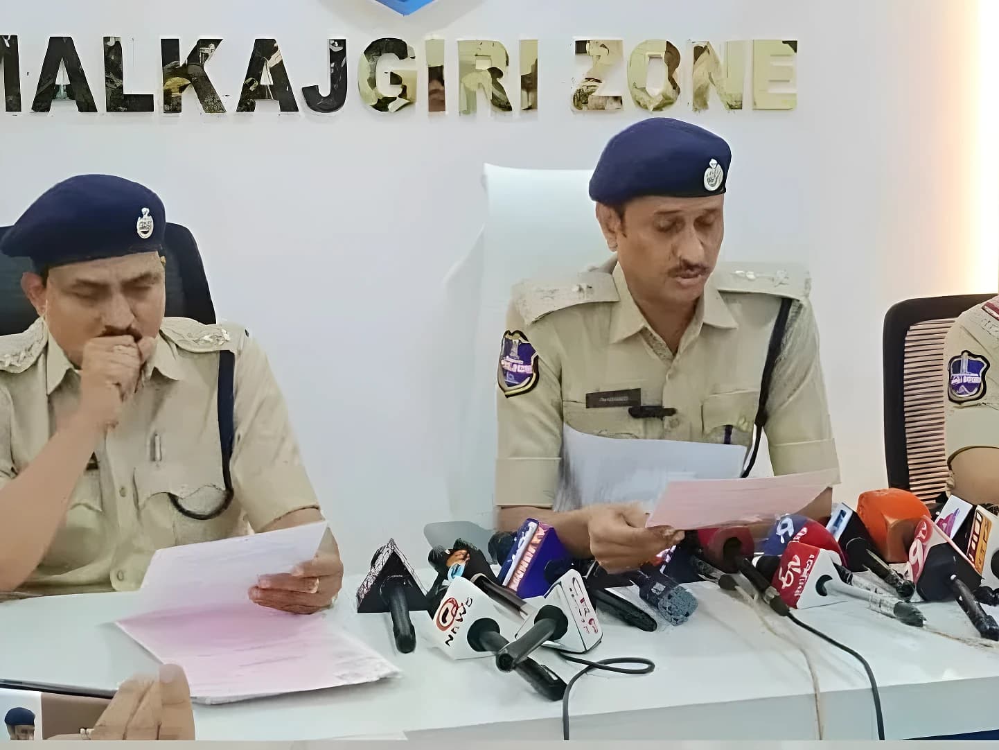 డబుల్ బెడ్రూమ్ స్కీమ్లో బిగ్ స్కామ్ !