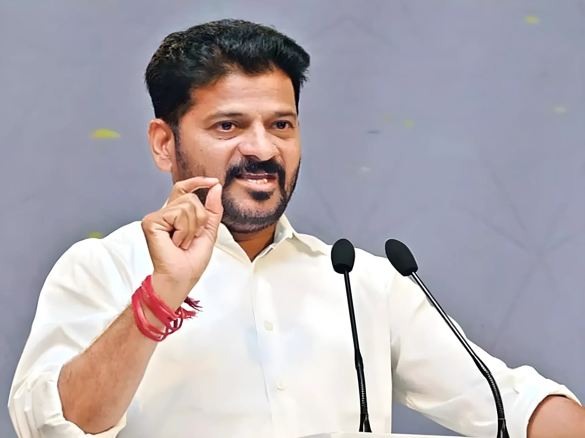 ప్రతిరోజూ గంట అదనంగా పనిచేయాలి: CM రేవంత్
