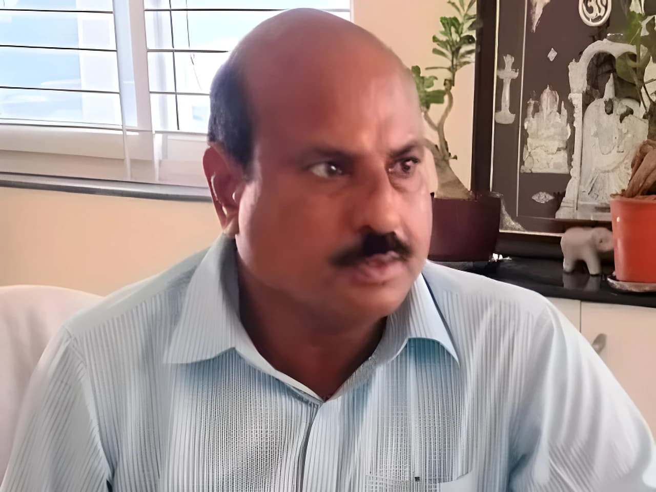 వైరల్గా మారిన అధికారి వసూళ్ల డైరీ