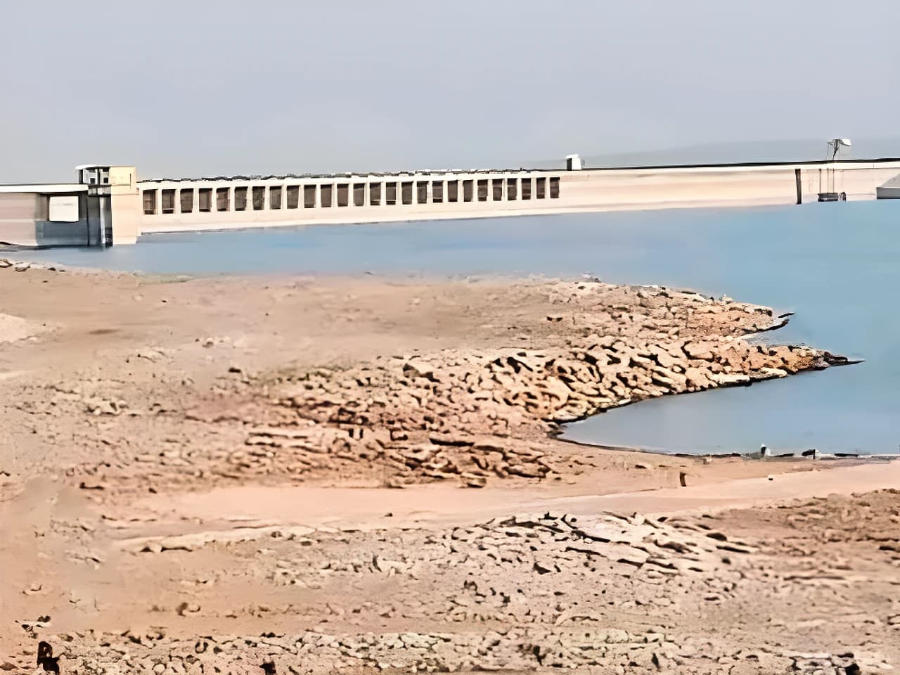 ప్రాజెక్టులు వెలవెల.. సాగునీటిపై ఆందోళన