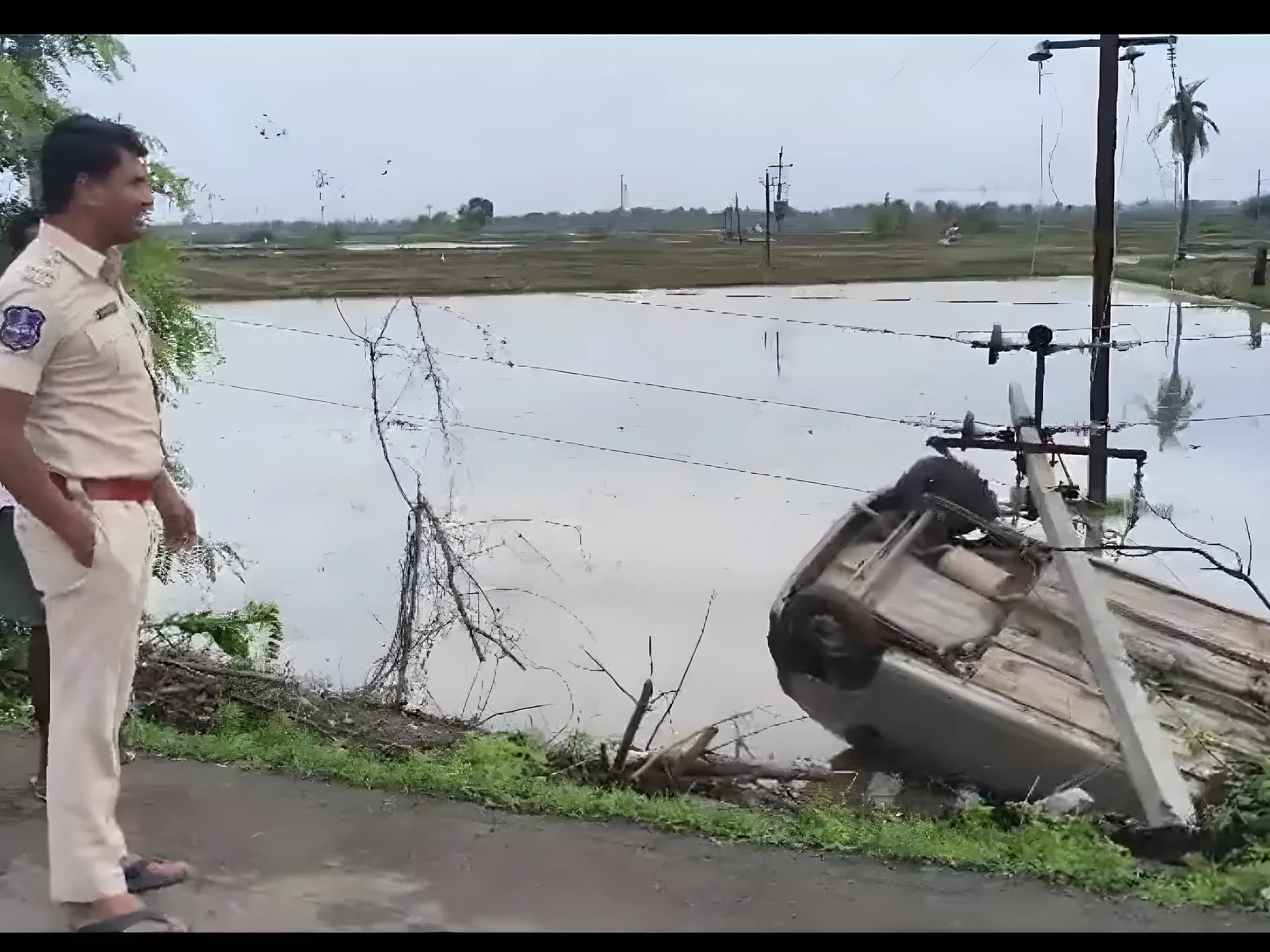 షాకింగ్ యాక్సిడెంట్.. మిరాకిల్ ఎస్కేప్