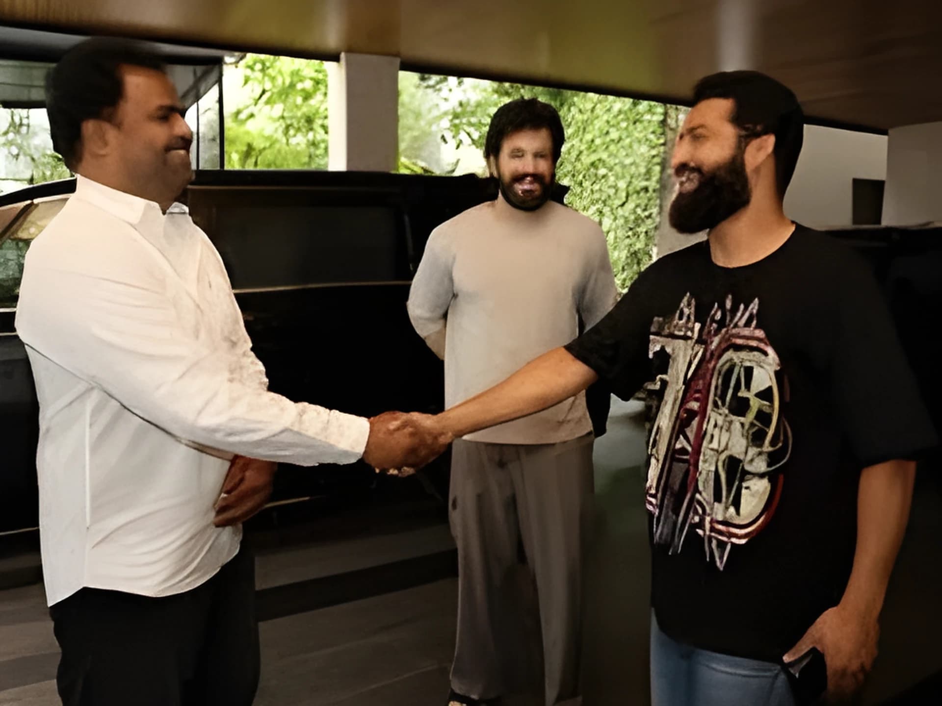 లెనిన్ మూవీలో జూనియర్ ఎన్టీఆర్ గళం ?