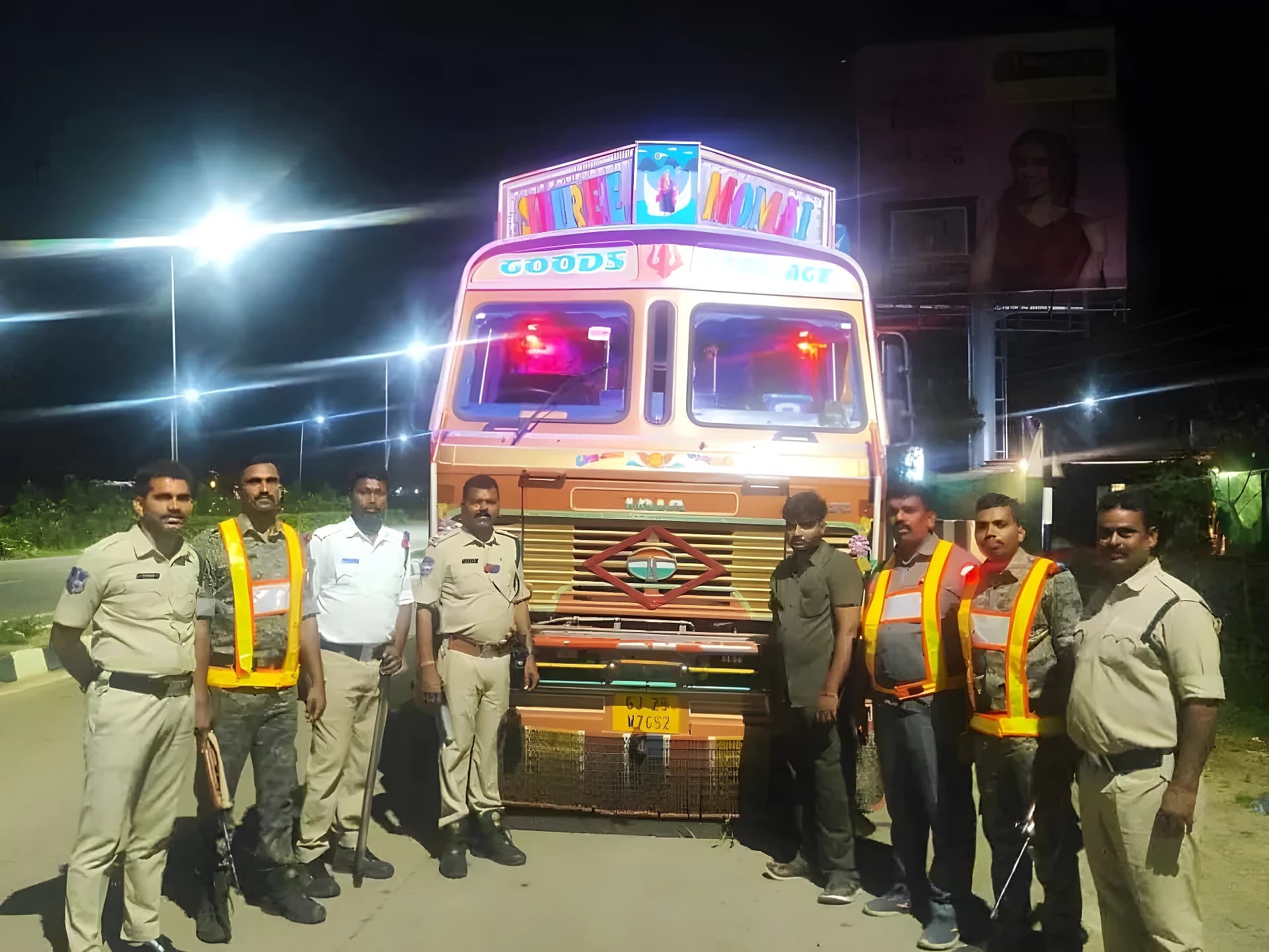 టోల్ప్లాజా వద్ద టాస్క్ఫోర్స్ దాడి