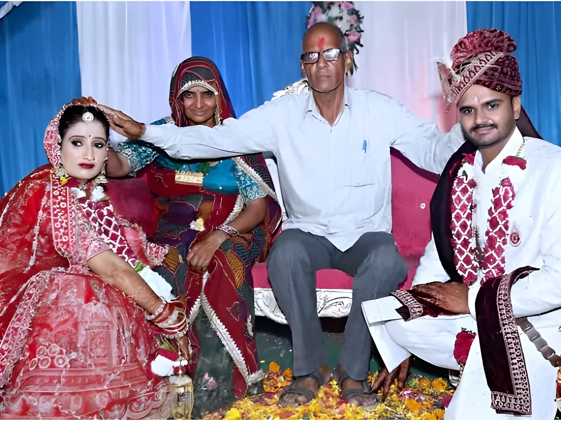 ఒక్క రూపాయి కట్నం తీసుకుని పెళ్లి చేసుకున్న కొడుకు!