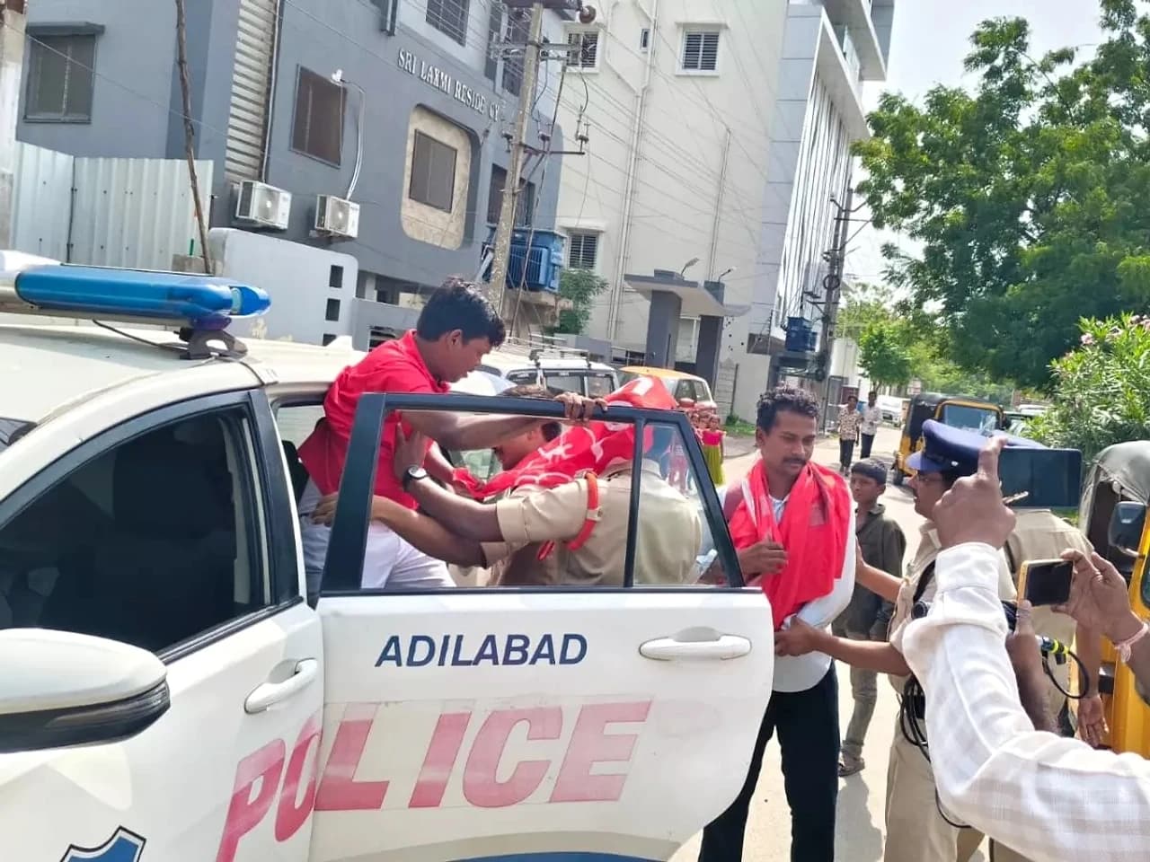 స్కూళ్ల బంద్.. విద్యార్థి నేతల అరెస్ట్