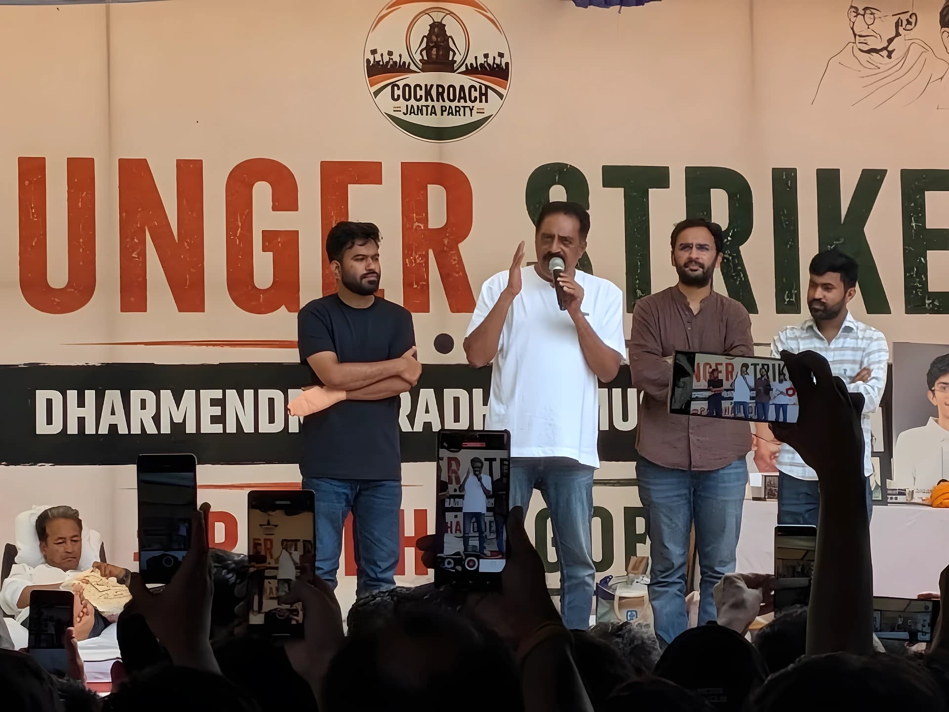 జంతర్ మంతర్ వద్ద ప్రకాష్ రాజ్!