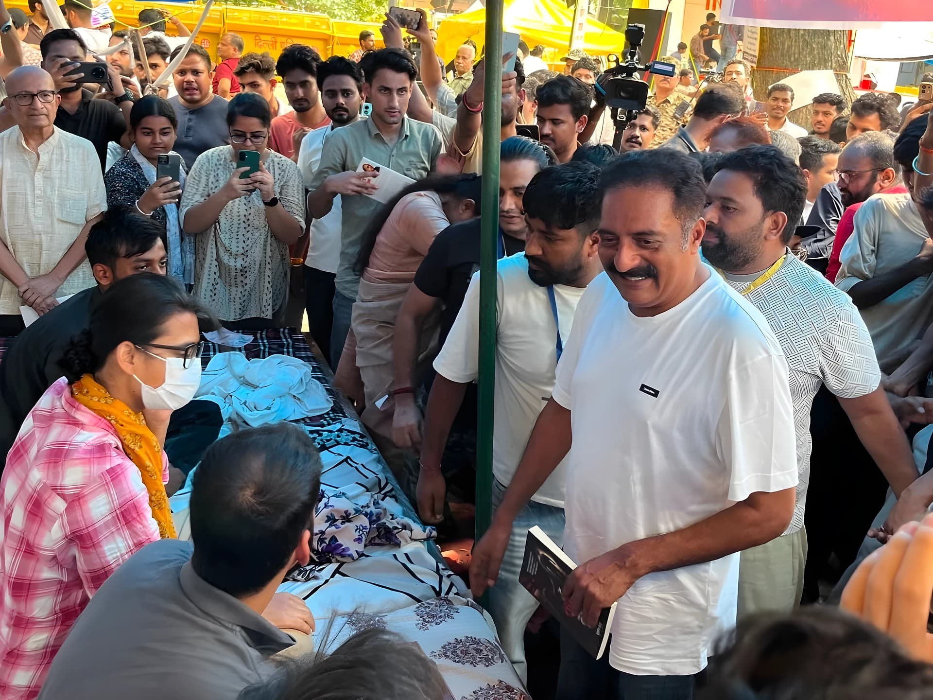 జంతర్ మంతర్ వద్ద ప్రకాష్ రాజ్!