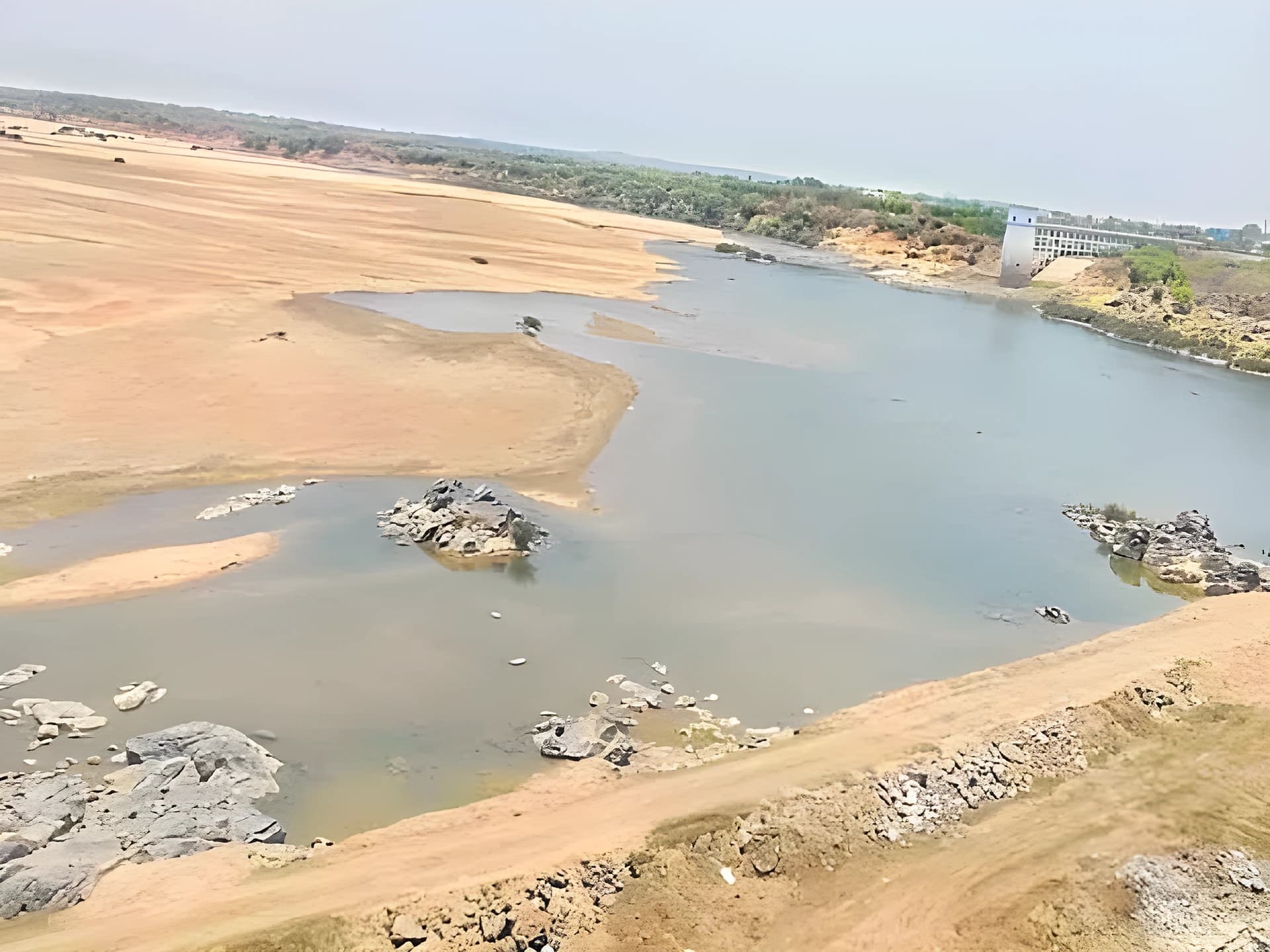 నీటి చుక్క కోసం అన్నదాత ఆరాటం