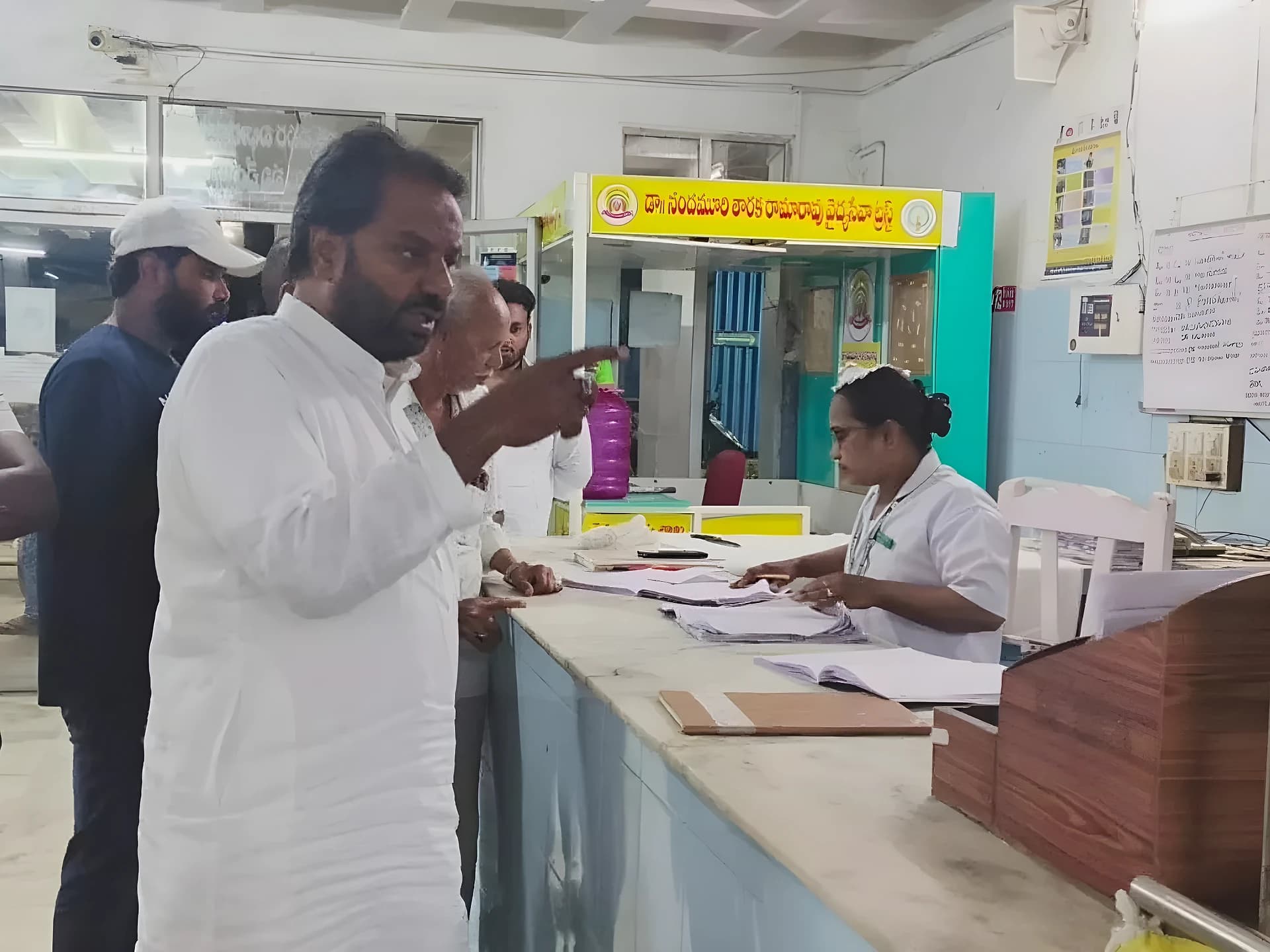 ఆస్పత్రిలో MLA సర్ప్రైజ్ విజిట్