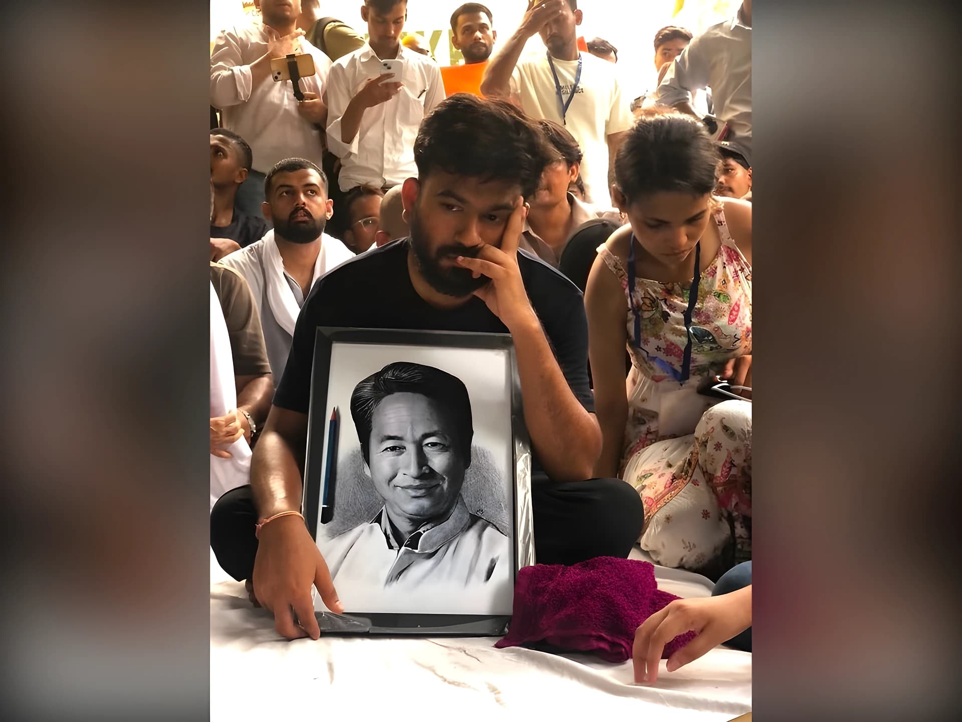 ఆమరణ నిరాహార దీక్షకు కూర్చున్న అభిజిత్ దీప్కే!