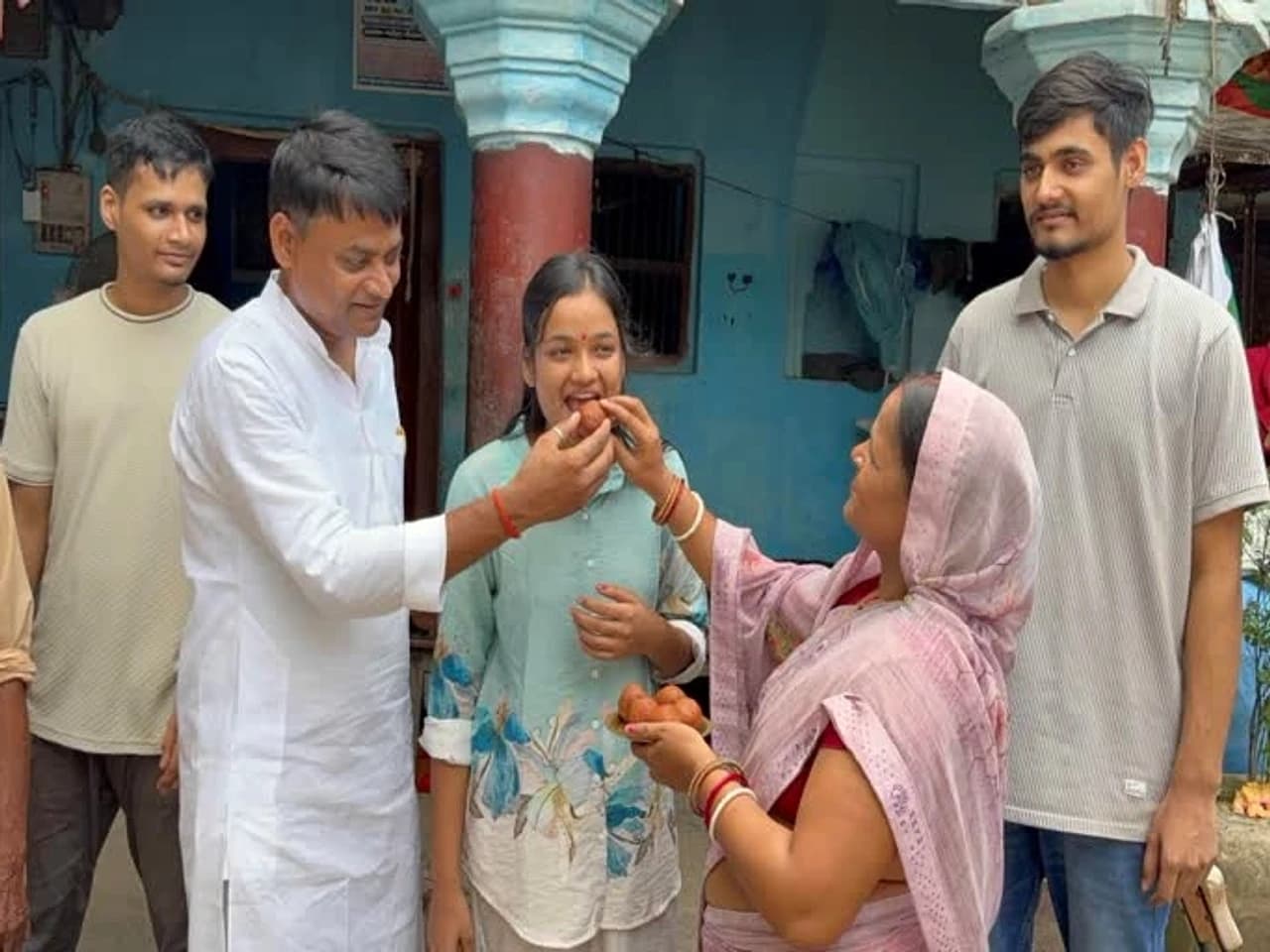 ఒకే కుటుంబంలో ముగ్గురు నీట్ ఎగ్జామ్ పాస్