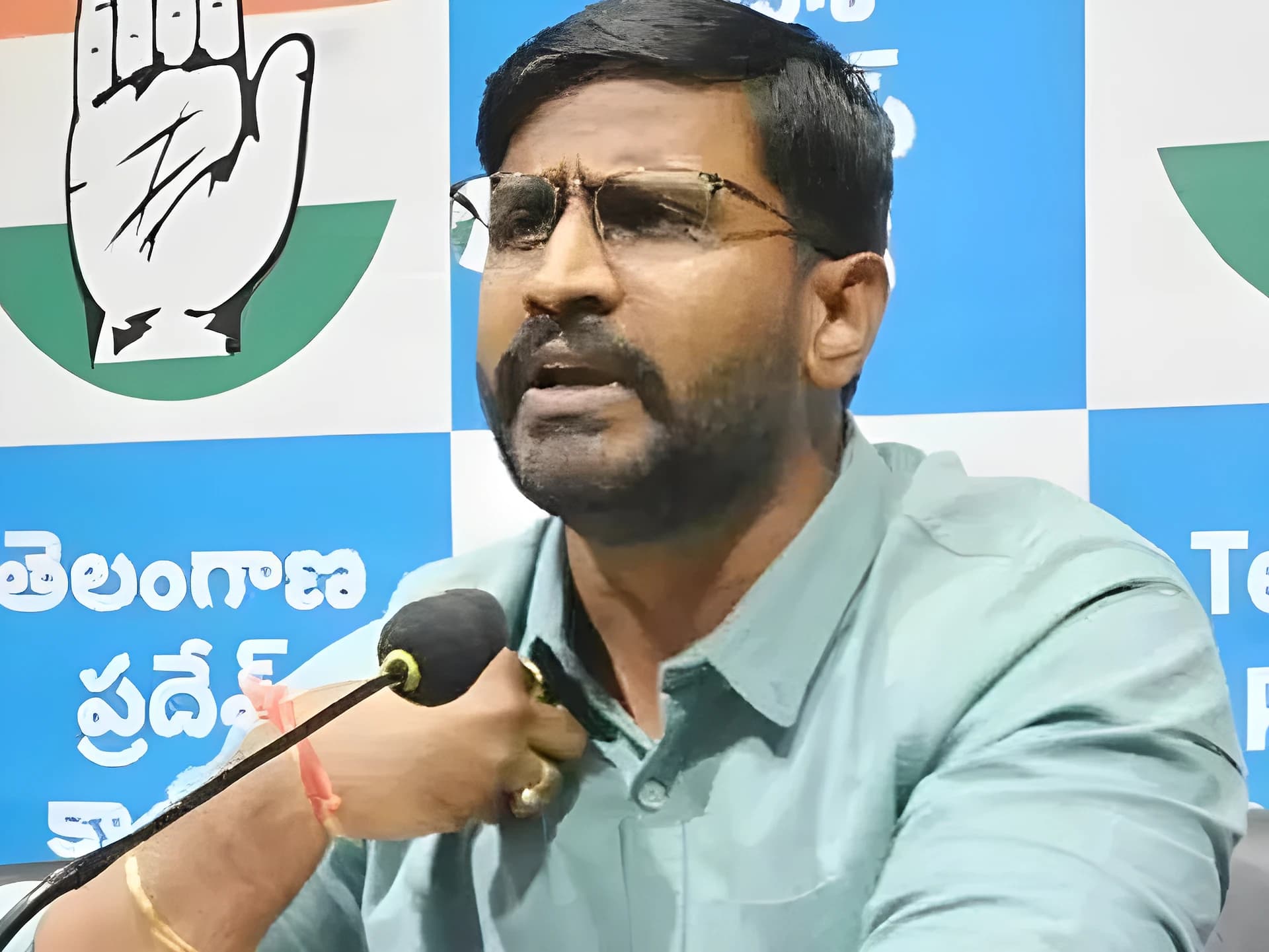 నిరుద్యోగులు వారి ట్రాప్లో పడొద్దు