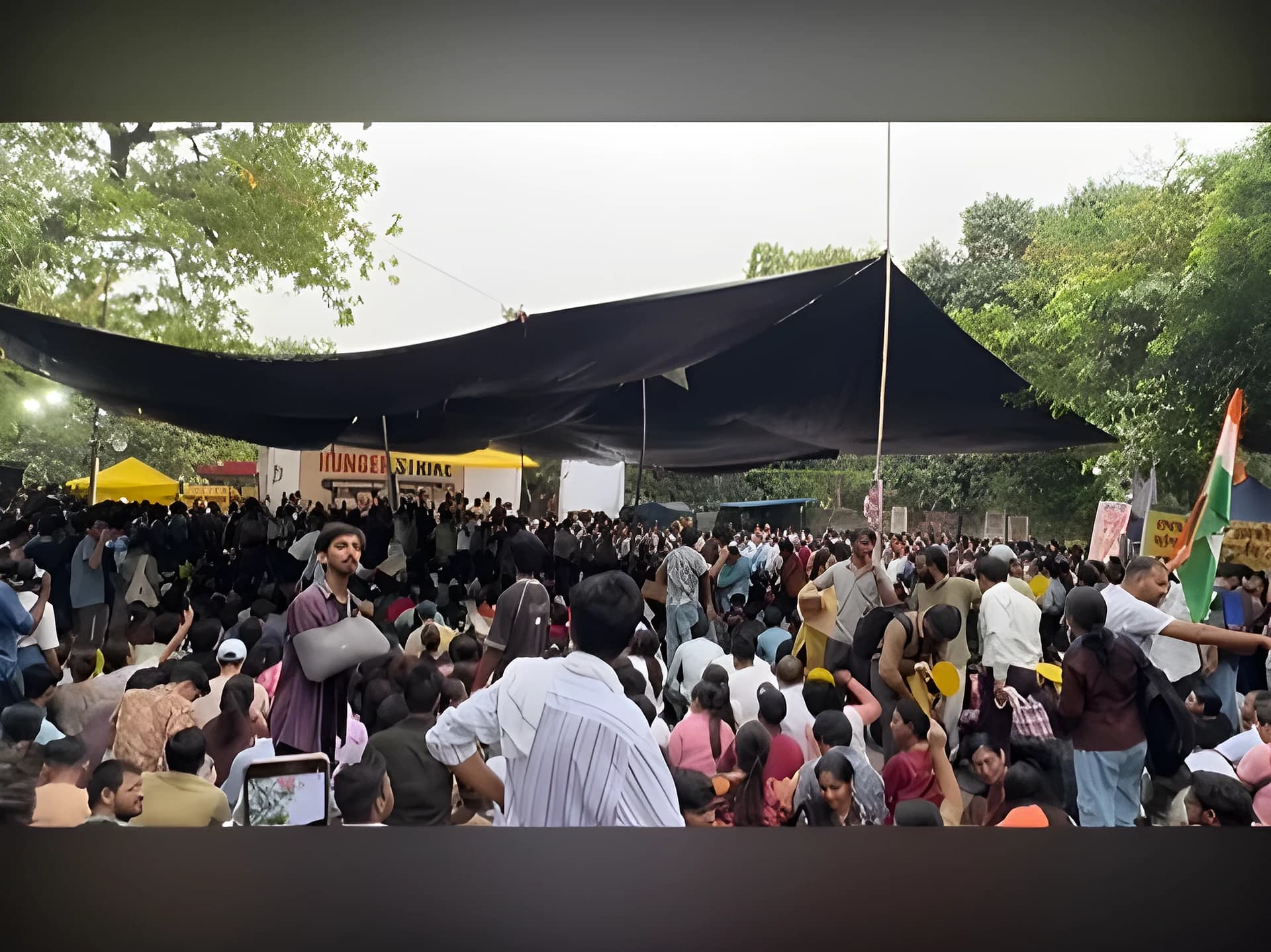 సీజేపీ నిరసనకారులకు మద్దతుగా వాలంటీర్స్
