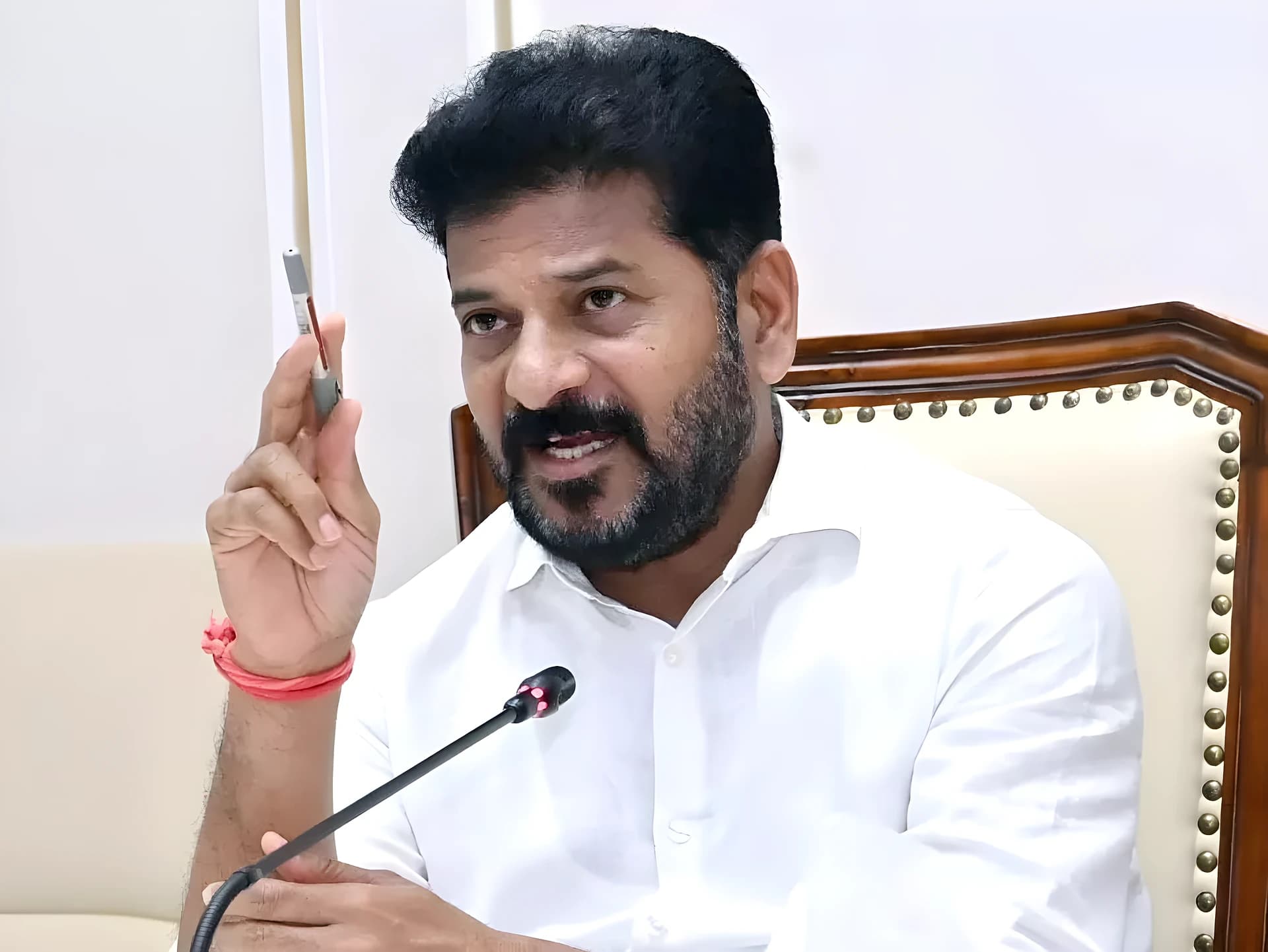 భూసేకరణలో స్పీడ్ పెంచాలి.. లేదంటే చర్యలు తప్పవు