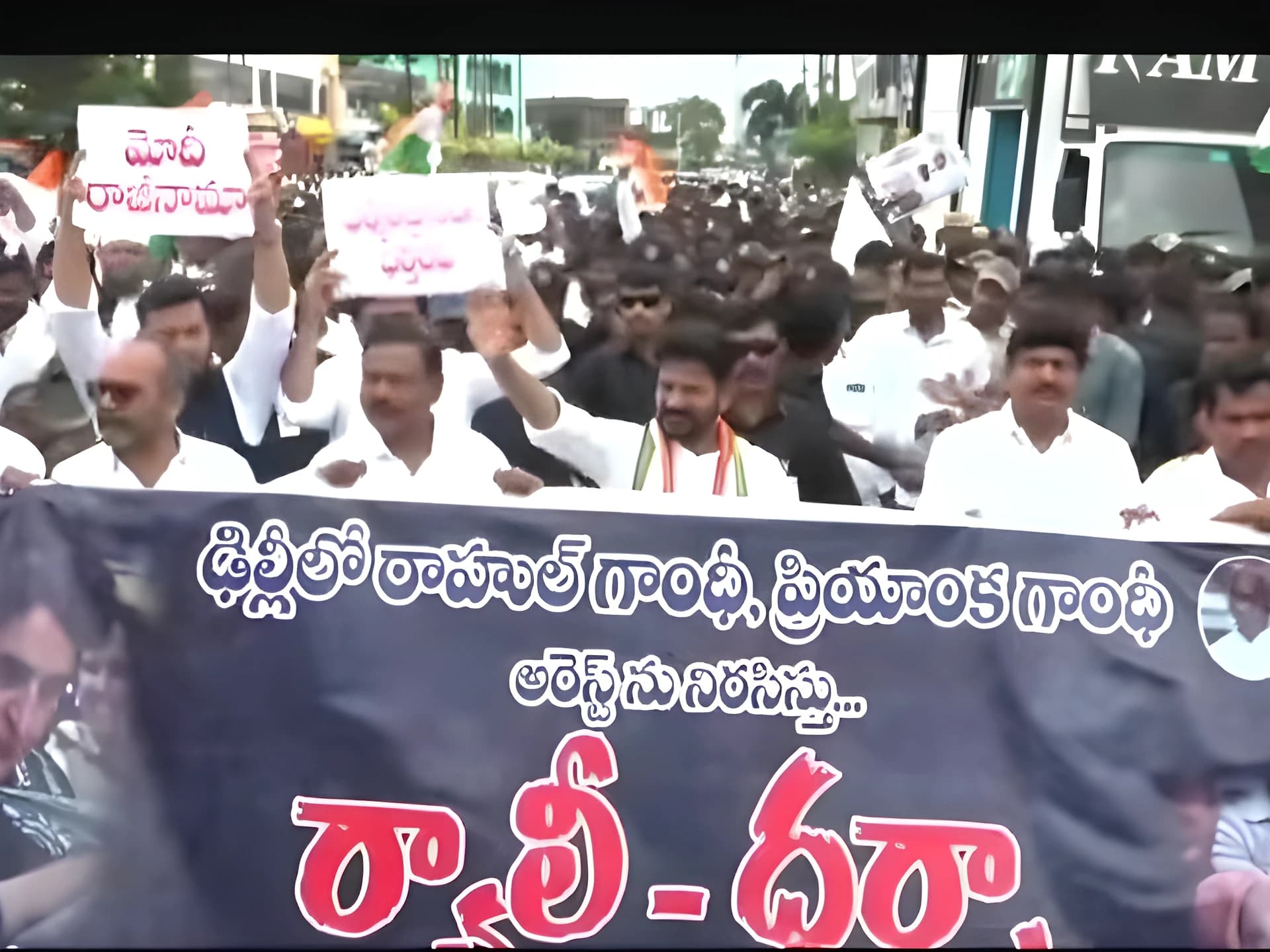 విద్యార్థుల భవిష్యత్తుతో చెలగాటం