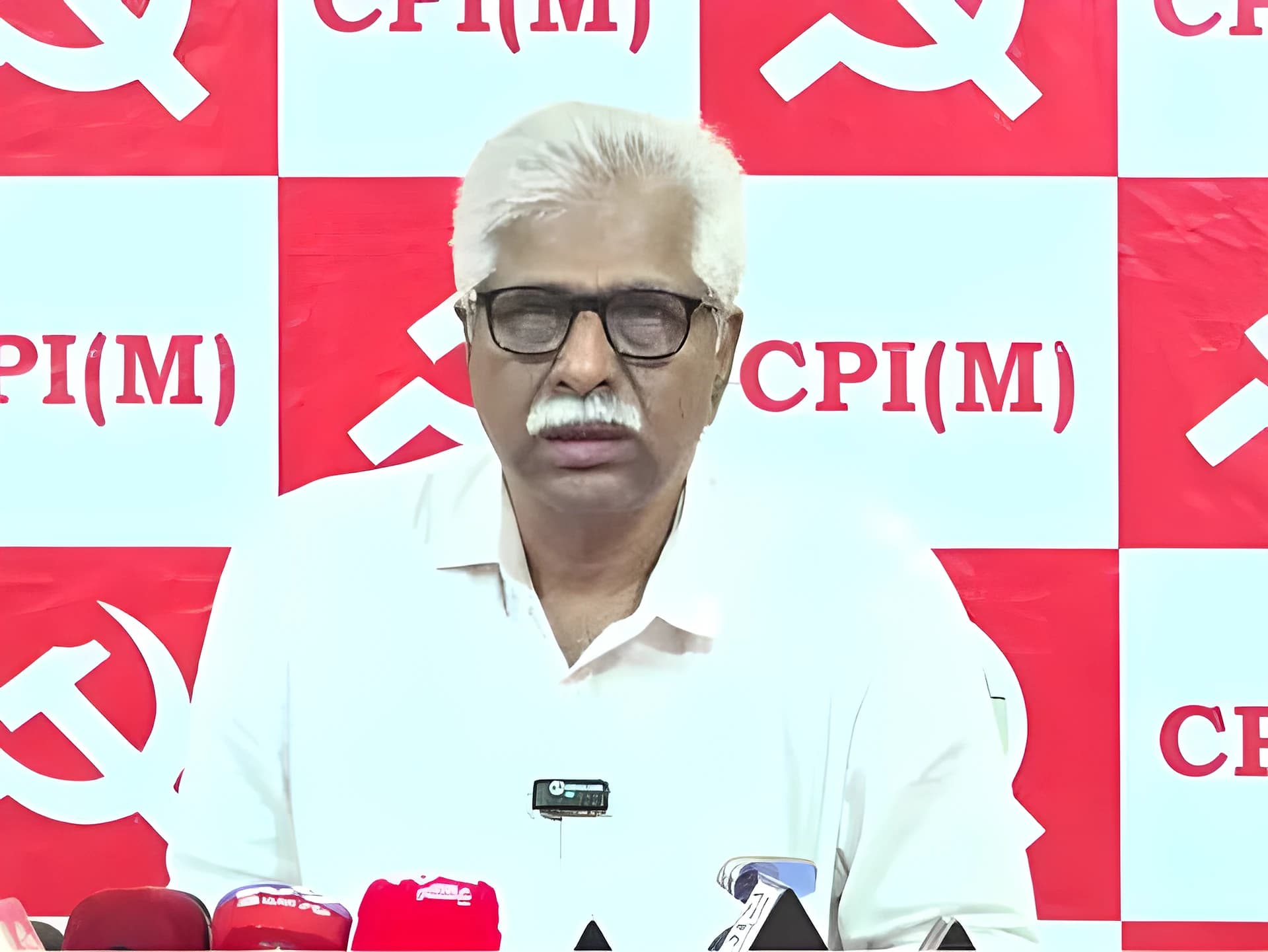 సోలార్ ప్రాజెక్టుల పేరుతో రైతులకు మోసం