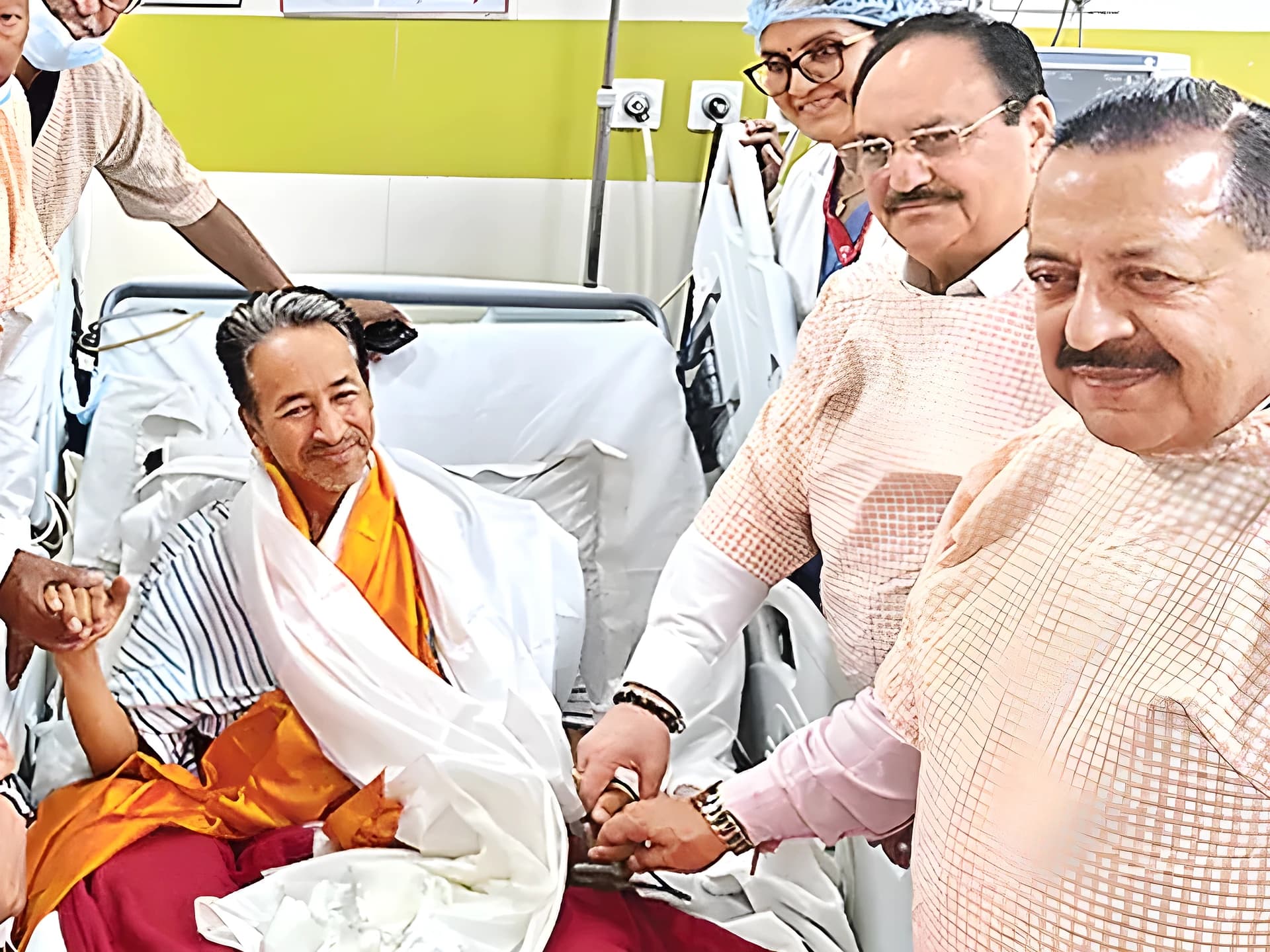 దీక్ష విరమించిన సోనమ్ వాంగ్చుక్