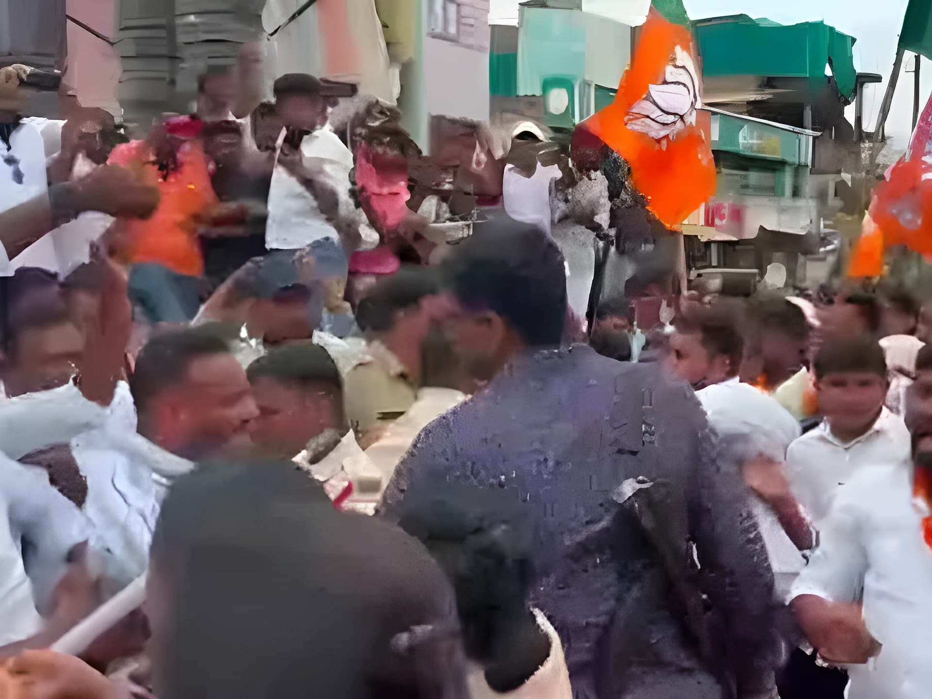 పోటాపోటీగా నినాదాలు.. నర్సంపేటలో ఉద్రిక్తత