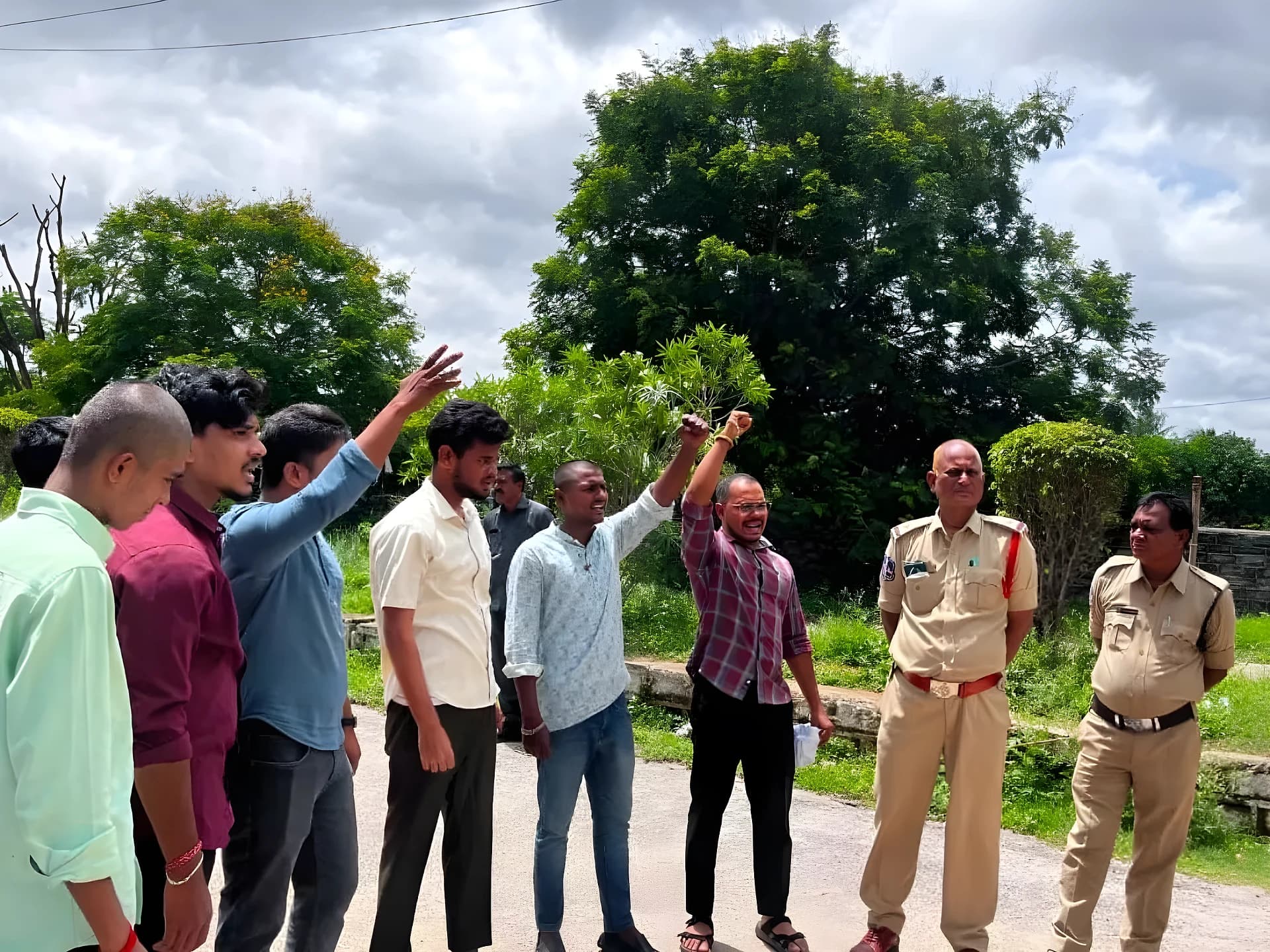 రీయింబర్స్మెంట్ బకాయిలు విడుదల చేయాలని TUలో నిరసన