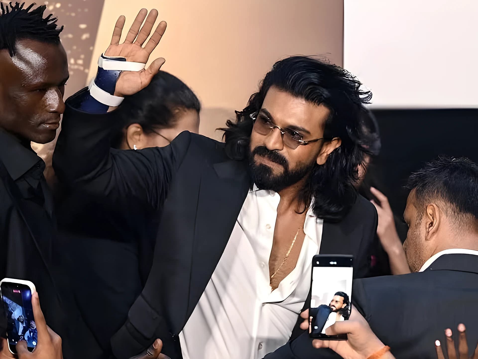 రాం చరణ్ కు మణికట్టు సర్జరీ (రిస్ట్) సక్సెస్ ఫుల్ !