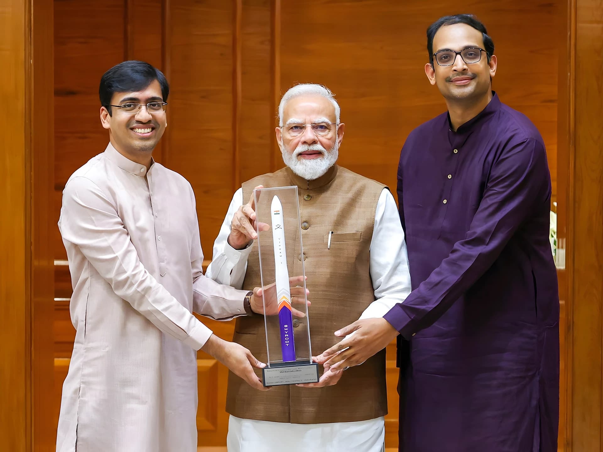 ప్రధాని మోదీని కలిసిన స్కైరూట్ ఫౌండర్స్