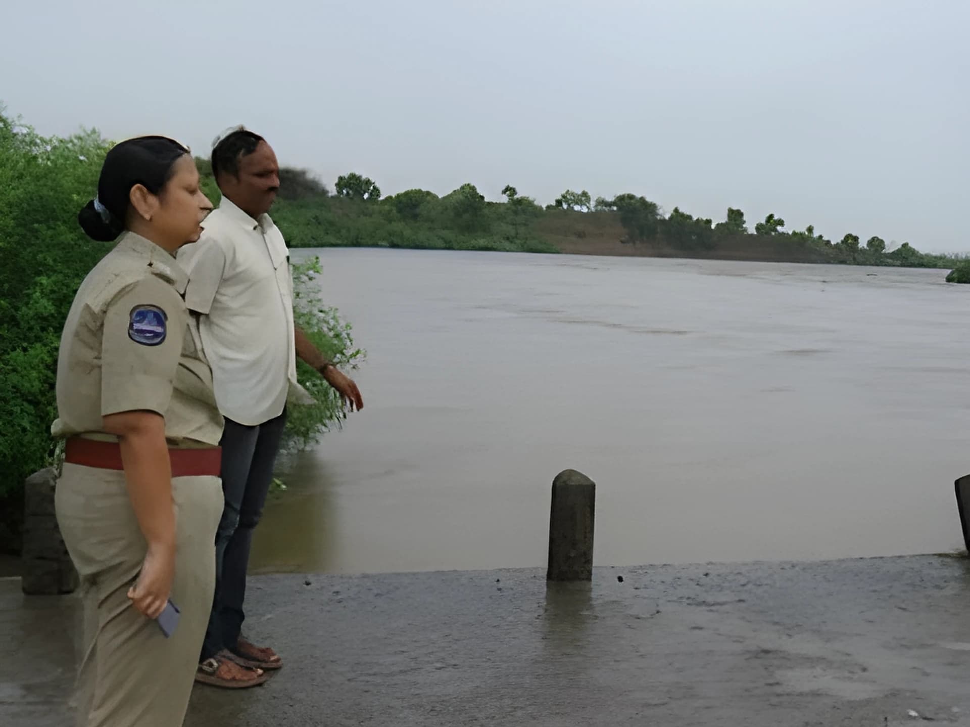 వాగు దాటబోయి ప్రాణాలు కోల్పోయిన మహిళ