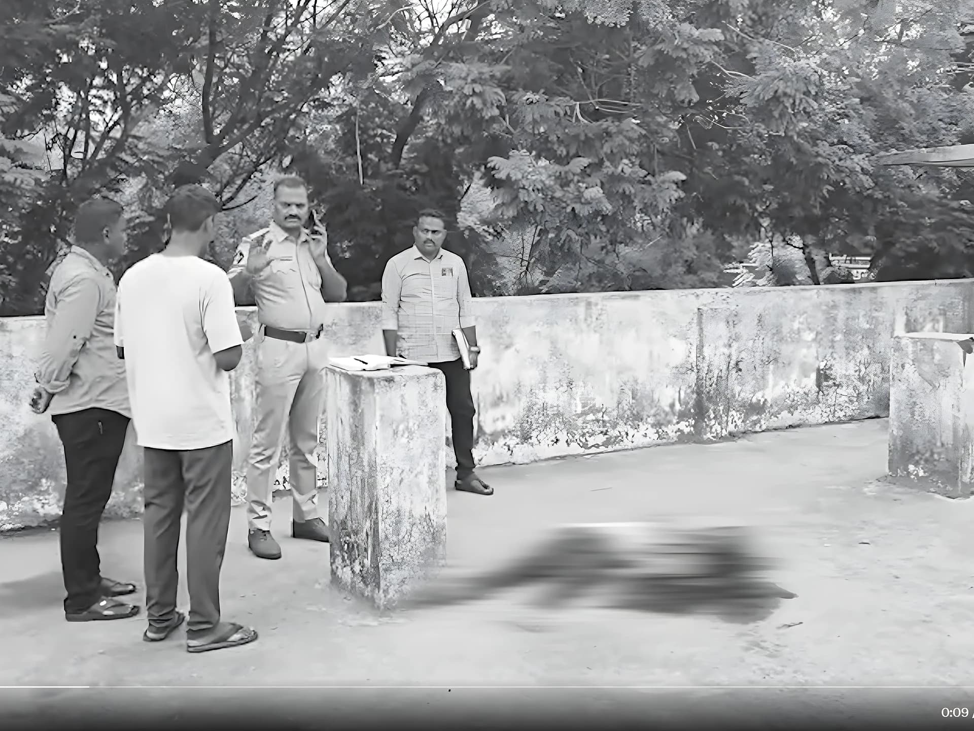 స్కూల్ డాబాపై యువకుడి దారుణ హత్య