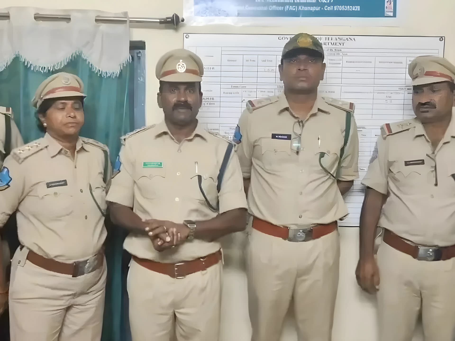 ఫారెస్ట్ ఆఫీస్లోకి చొరబడి రాళ్ల దాడి